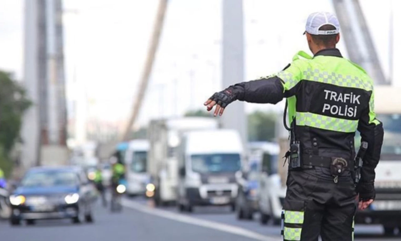 2025 yılı trafik cezalarına büyük zam! Ehliyetsiz araç kullanma, kırmızı ışık ihlali, drift atma: İşte yeni cezaların oranları...