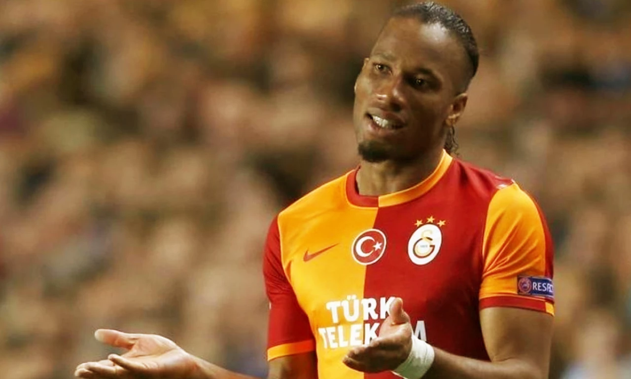 Şok görüntü! Yıldız futbolcu Drogba sevgilisini kırmızı halıda bırakıp eşinin yanına gitti