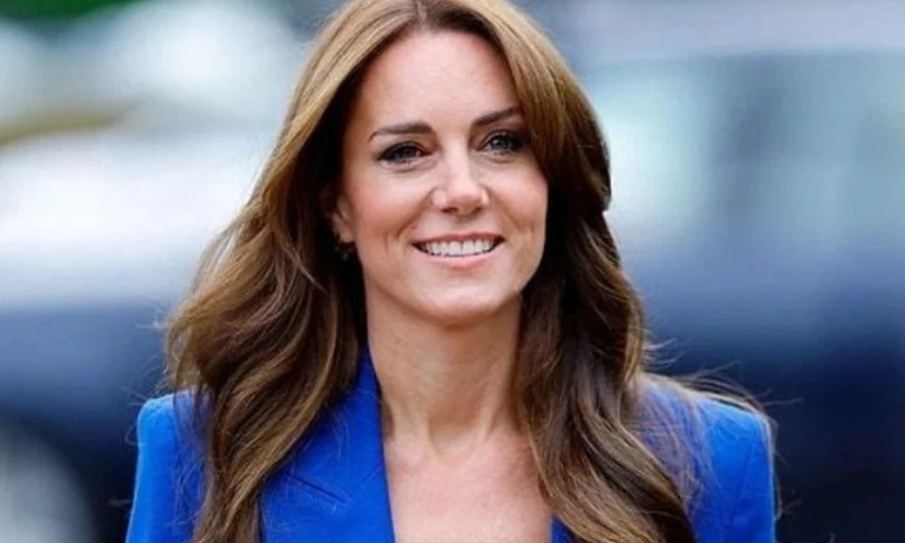 Kemoterapi süreci biten Kate Middleton görevlerinin başında! Prenses Diana'dan kalma küpeleri taktı